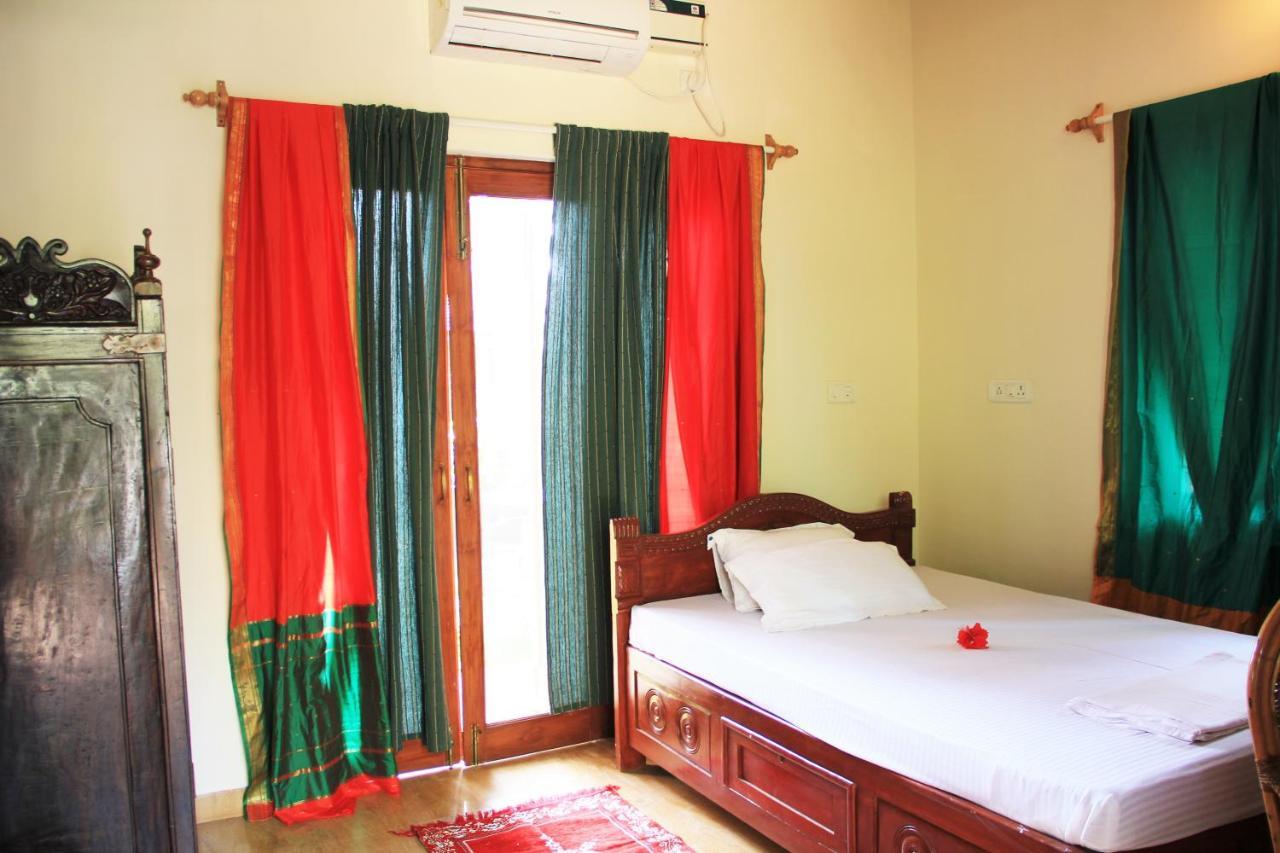 Papa Jolly Eco Resort-Near Morjim Beach Exterior foto